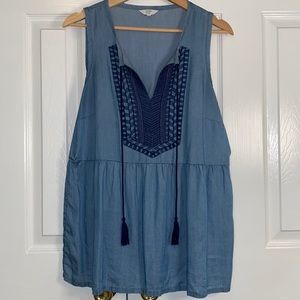 Crown & Ivy Sleeveless Tunic With Beautiful Stitch Detail